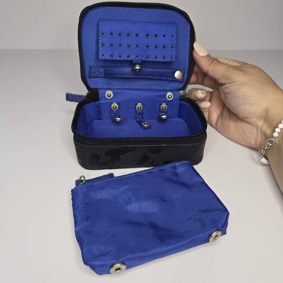 ⭐️40% Off⭐️ Jewelry Travel Case from The Body Shop - Picture 1 of 8